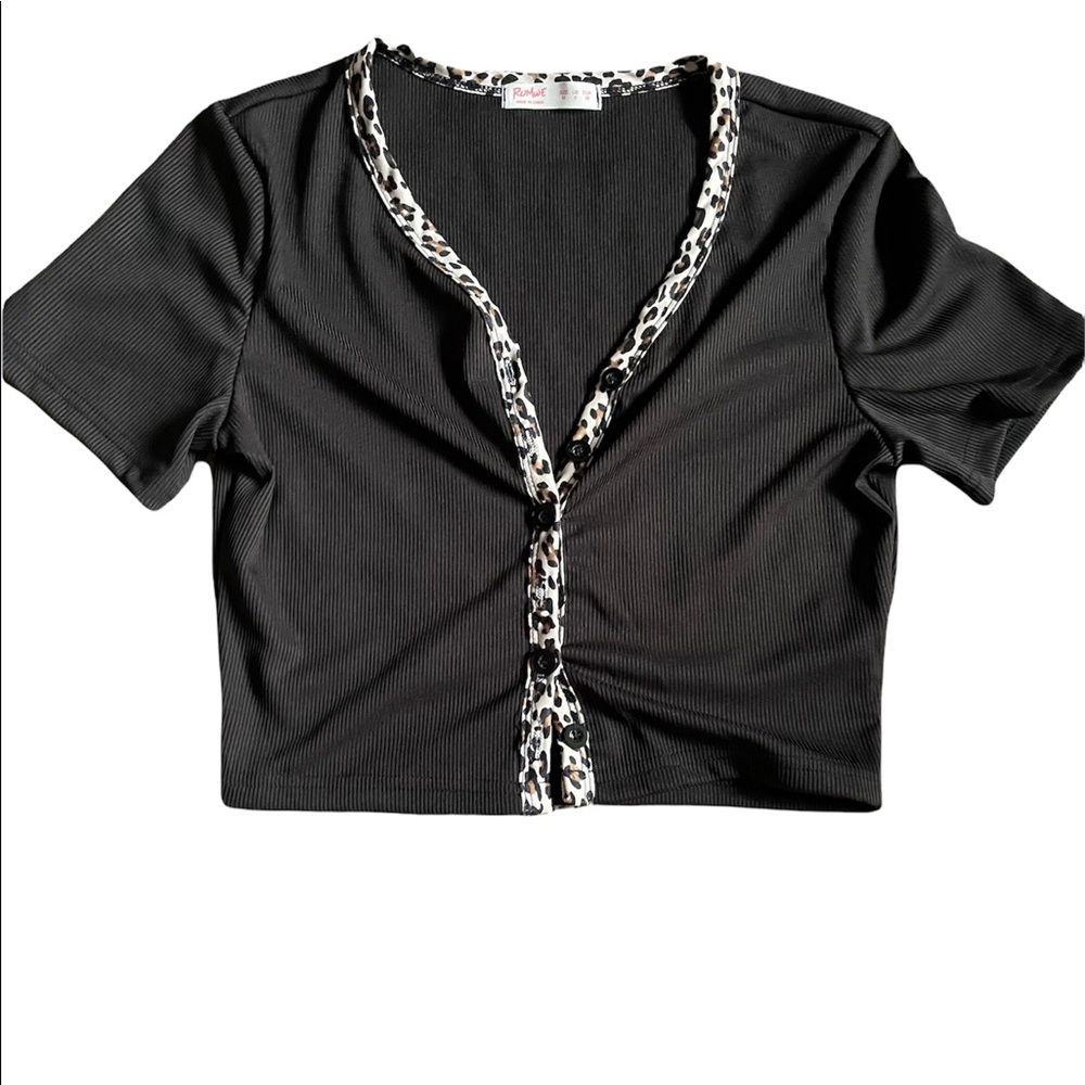 black cheetah linded button up crop top